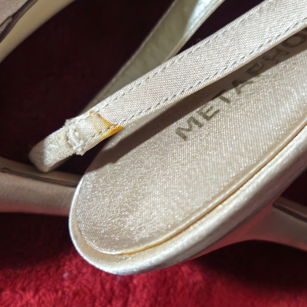 Metaphor Champagne Satin Pointed-Toe Slingback Heels w/Leather Sole-Size 8.5 - Picture 7 of 9